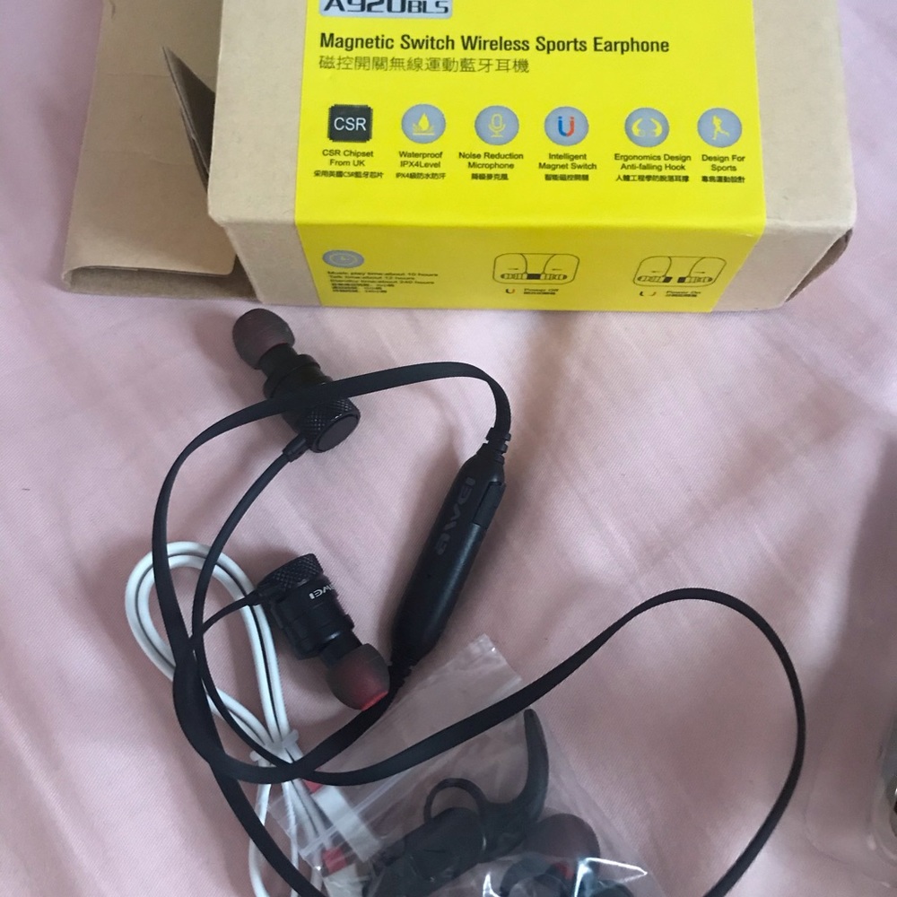 Wireless earbuds - Picture 2 of 2